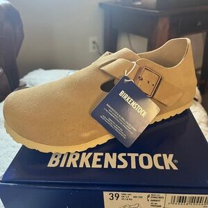 NWT Birkenstock London Size 39 in Latte Cream